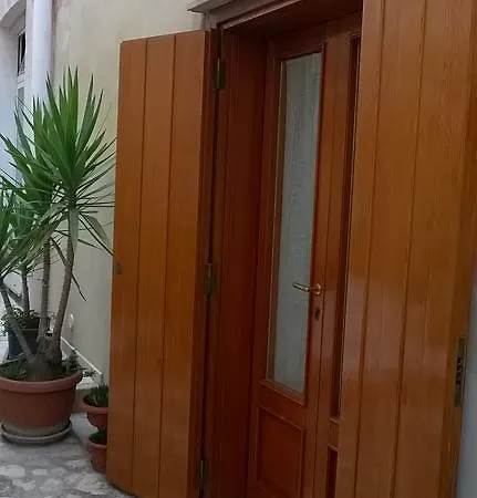 Iris Panzió *